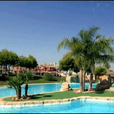 Сasa de vacaciones Awesome Cozy Bungalow , Pool Open From June To September